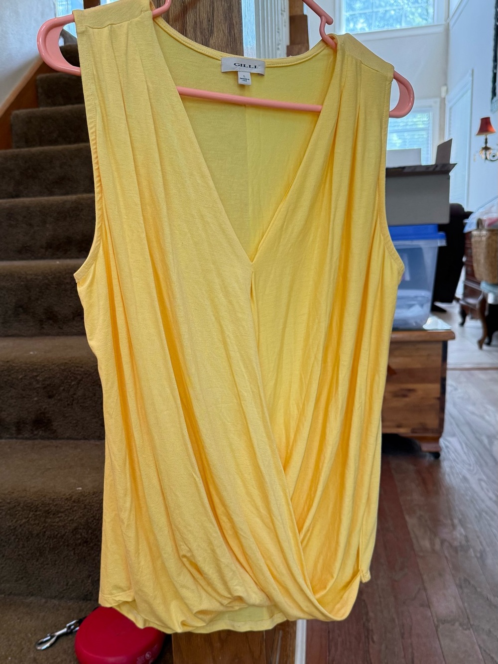 Gilli Light Yellow Draped V-Neck Sleeveless Camisole/Top size Large